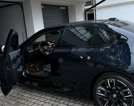 Чорний БМВ i5, об'ємом двигуна 0 л та пробігом 8 тис. км за 77000 $, фото 3 на Automoto.ua