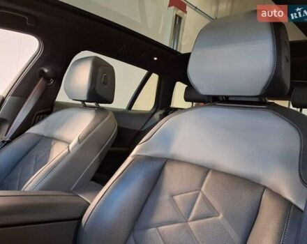 Красный БМВ i5, объемом двигателя 0 л и пробегом 24 тыс. км за 59500 $, фото 9 на Automoto.ua