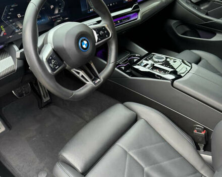 Серый БМВ i5, объемом двигателя 0 л и пробегом 18 тыс. км за 88500 $, фото 25 на Automoto.ua
