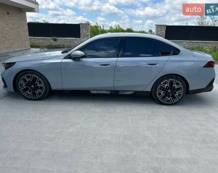 Серый БМВ i5, объемом двигателя 0 л и пробегом 8 тыс. км за 56900 $, фото 4 на Automoto.ua