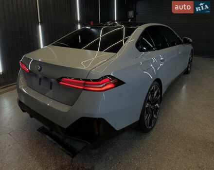 Серый БМВ i5, объемом двигателя 0 л и пробегом 16 тыс. км за 61000 $, фото 2 на Automoto.ua