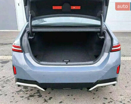 Серый БМВ i5, объемом двигателя 0 л и пробегом 11 тыс. км за 40500 $, фото 7 на Automoto.ua