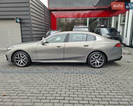 Серый БМВ i5, объемом двигателя 0 л и пробегом 5 тыс. км за 54900 $, фото 6 на Automoto.ua