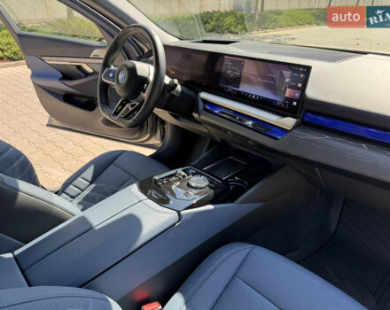 Серый БМВ i5, объемом двигателя 0 л и пробегом 5 тыс. км за 59000 $, фото 16 на Automoto.ua