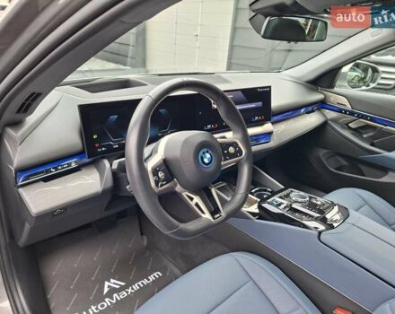 Серый БМВ i5, объемом двигателя 0 л и пробегом 5 тыс. км за 54900 $, фото 11 на Automoto.ua