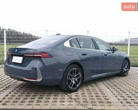 Серый БМВ i5, объемом двигателя 0 л и пробегом 13 тыс. км за 39900 $, фото 2 на Automoto.ua