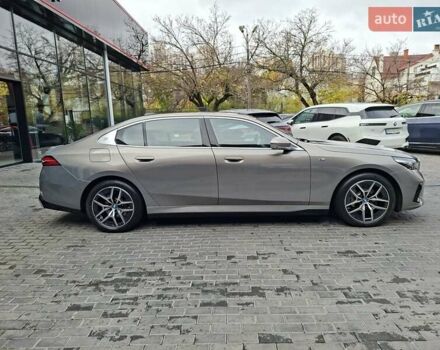Серый БМВ i5, объемом двигателя 0 л и пробегом 5 тыс. км за 54900 $, фото 2 на Automoto.ua