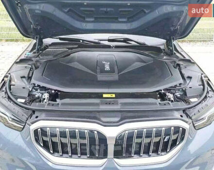 Серый БМВ i5, объемом двигателя 0 л и пробегом 13 тыс. км за 39900 $, фото 4 на Automoto.ua