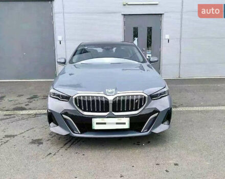 Серый БМВ i5, объемом двигателя 0 л и пробегом 11 тыс. км за 40500 $, фото 1 на Automoto.ua