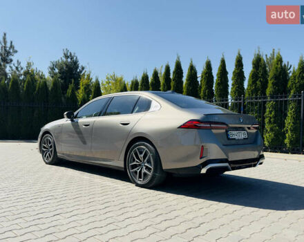 Серый БМВ i5, объемом двигателя 0 л и пробегом 5 тыс. км за 59000 $, фото 2 на Automoto.ua