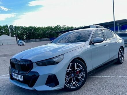 Серый БМВ i5, объемом двигателя 0 л и пробегом 32 тыс. км за 53500 $, фото 1 на Automoto.ua