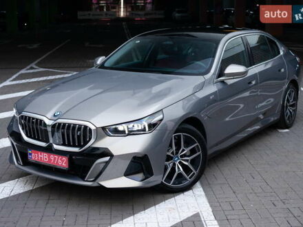 БМВ i5 2024 у Києві на Automoto.ua Сірий БМВ i5, об'ємом двигуна 0 л та пробігом 10 тис. км за 47400 $, фото 1 на Automoto.ua