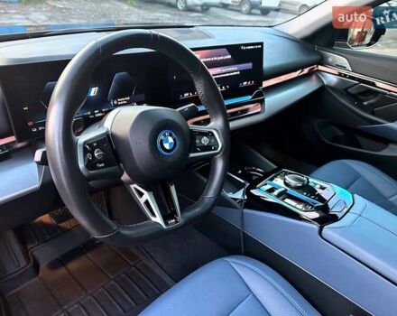 Синій БМВ i5, об'ємом двигуна 0 л та пробігом 4 тис. км за 48999 $, фото 17 на Automoto.ua