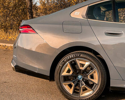 БМВ i5 2024 в Кривом Роге на Automoto.ua Синий БМВ i5, объемом двигателя 0 л и пробегом 15 тыс. км за 48000 $, фото 5 на Automoto.ua