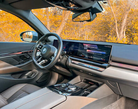 БМВ i5 2024 в Кривом Роге на Automoto.ua Синий БМВ i5, объемом двигателя 0 л и пробегом 15 тыс. км за 48000 $, фото 7 на Automoto.ua