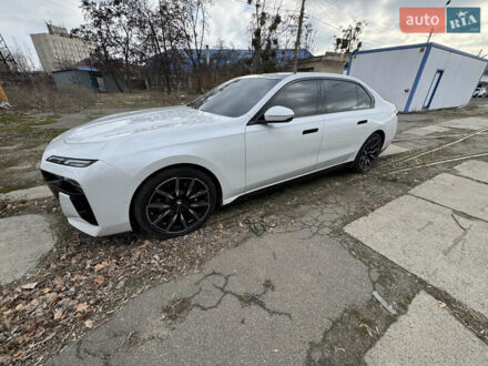 БМВ i7 2023 в Киеве на Automoto.ua Белый БМВ i7, объемом двигателя 0 л и пробегом 44 тыс. км за 91000 $, фото 1 на Automoto.ua