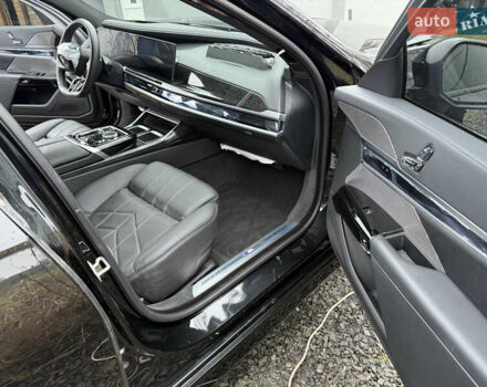 Черный БМВ i7, объемом двигателя 0 л и пробегом 21 тыс. км за 57000 $, фото 16 на Automoto.ua