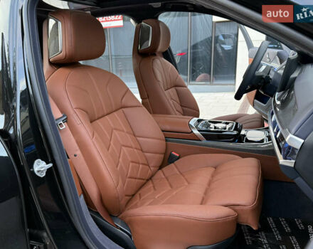 Черный БМВ i7, объемом двигателя 0 л и пробегом 1 тыс. км за 190000 $, фото 50 на Automoto.ua