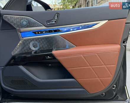 Черный БМВ i7, объемом двигателя 0 л и пробегом 1 тыс. км за 190000 $, фото 74 на Automoto.ua