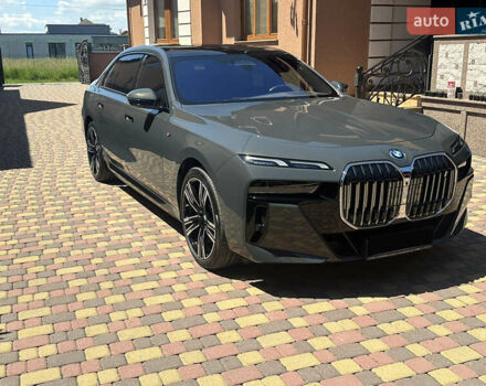 Серый БМВ i7, объемом двигателя 0 л и пробегом 31 тыс. км за 115000 $, фото 8 на Automoto.ua