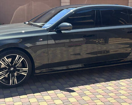 Серый БМВ i7, объемом двигателя 0 л и пробегом 31 тыс. км за 115000 $, фото 3 на Automoto.ua