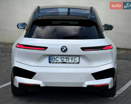 Белый БМВ iX, объемом двигателя 0 л и пробегом 70 тыс. км за 45999 $, фото 34 на Automoto.ua