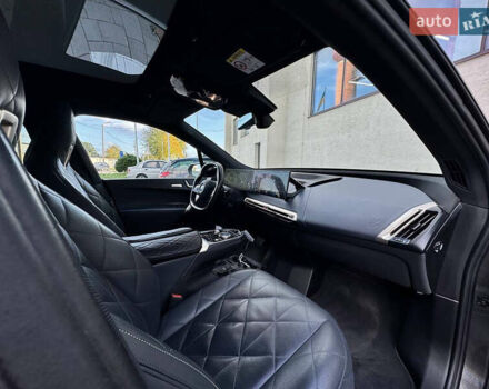 Белый БМВ iX, объемом двигателя 0 л и пробегом 70 тыс. км за 45999 $, фото 42 на Automoto.ua