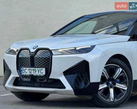 Белый БМВ iX, объемом двигателя 0 л и пробегом 70 тыс. км за 45999 $, фото 7 на Automoto.ua