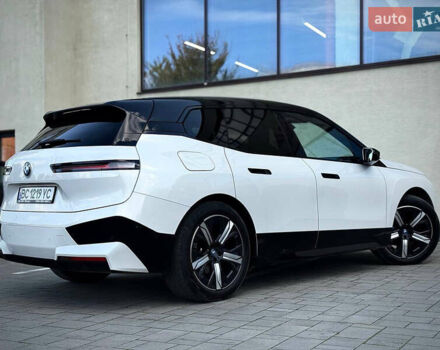 Белый БМВ iX, объемом двигателя 0 л и пробегом 70 тыс. км за 45999 $, фото 27 на Automoto.ua