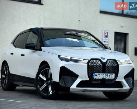 Белый БМВ iX, объемом двигателя 0 л и пробегом 70 тыс. км за 45999 $, фото 1 на Automoto.ua
