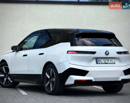 Белый БМВ iX, объемом двигателя 0 л и пробегом 70 тыс. км за 45999 $, фото 3 на Automoto.ua