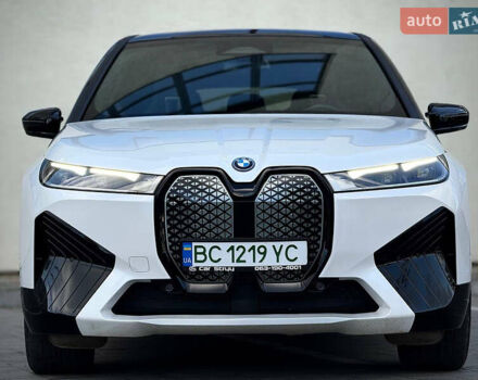 Белый БМВ iX, объемом двигателя 0 л и пробегом 70 тыс. км за 45999 $, фото 14 на Automoto.ua