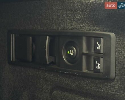 Білий БМВ iX, об'ємом двигуна 0 л та пробігом 90 тис. км за 42990 $, фото 32 на Automoto.ua