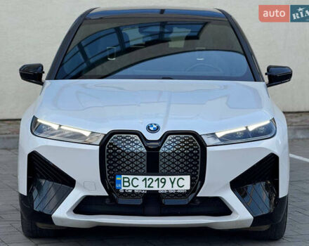 Белый БМВ iX, объемом двигателя 0 л и пробегом 70 тыс. км за 45999 $, фото 15 на Automoto.ua
