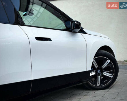 Белый БМВ iX, объемом двигателя 0 л и пробегом 70 тыс. км за 45999 $, фото 29 на Automoto.ua