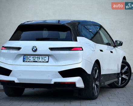 Белый БМВ iX, объемом двигателя 0 л и пробегом 70 тыс. км за 45999 $, фото 2 на Automoto.ua