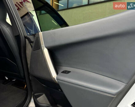 Белый БМВ iX, объемом двигателя 0 л и пробегом 70 тыс. км за 45999 $, фото 53 на Automoto.ua