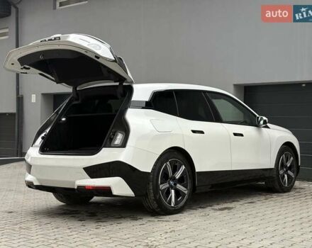 Білий БМВ iX, об'ємом двигуна 0 л та пробігом 90 тис. км за 42990 $, фото 16 на Automoto.ua