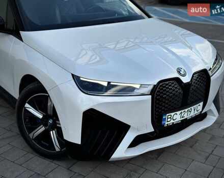 Белый БМВ iX, объемом двигателя 0 л и пробегом 70 тыс. км за 45999 $, фото 19 на Automoto.ua