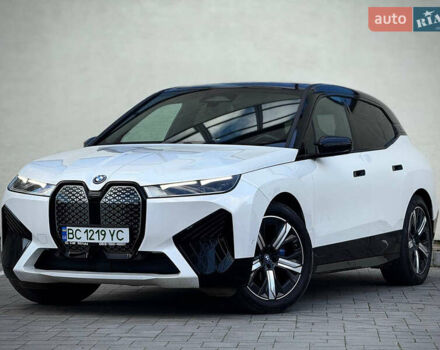 Белый БМВ iX, объемом двигателя 0 л и пробегом 70 тыс. км за 45999 $, фото 12 на Automoto.ua
