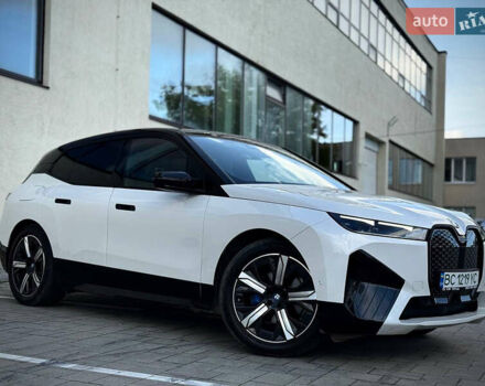 Белый БМВ iX, объемом двигателя 0 л и пробегом 70 тыс. км за 45999 $, фото 20 на Automoto.ua