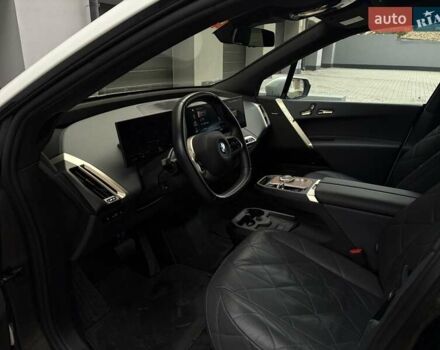 Білий БМВ iX, об'ємом двигуна 0 л та пробігом 90 тис. км за 42990 $, фото 24 на Automoto.ua