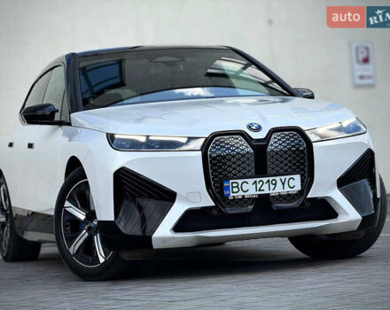 Белый БМВ iX, объемом двигателя 0 л и пробегом 70 тыс. км за 45999 $, фото 17 на Automoto.ua