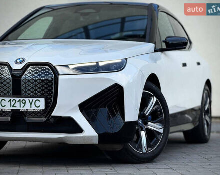 Белый БМВ iX, объемом двигателя 0 л и пробегом 70 тыс. км за 45999 $, фото 6 на Automoto.ua