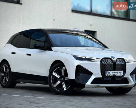 Белый БМВ iX, объемом двигателя 0 л и пробегом 70 тыс. км за 45999 $, фото 16 на Automoto.ua