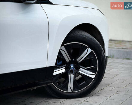 Белый БМВ iX, объемом двигателя 0 л и пробегом 70 тыс. км за 45999 $, фото 30 на Automoto.ua