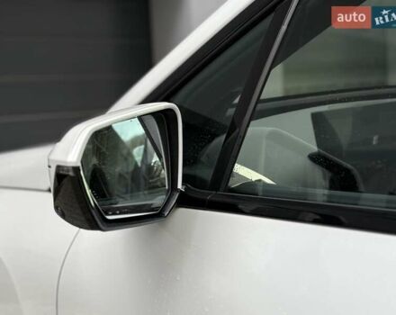 Білий БМВ iX, об'ємом двигуна 0 л та пробігом 90 тис. км за 42990 $, фото 18 на Automoto.ua