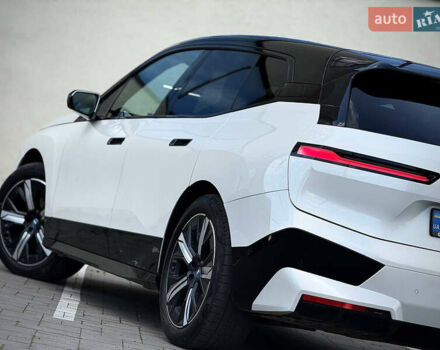 Белый БМВ iX, объемом двигателя 0 л и пробегом 70 тыс. км за 45999 $, фото 37 на Automoto.ua