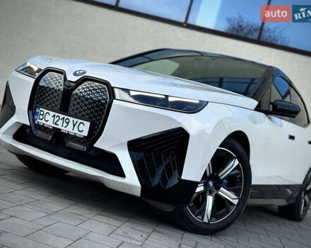 Белый БМВ iX, объемом двигателя 0 л и пробегом 70 тыс. км за 45999 $, фото 8 на Automoto.ua