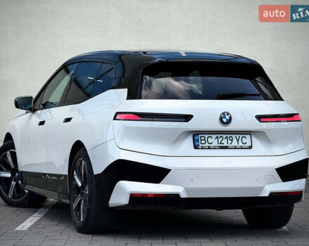 Белый БМВ iX, объемом двигателя 0 л и пробегом 70 тыс. км за 45999 $, фото 32 на Automoto.ua